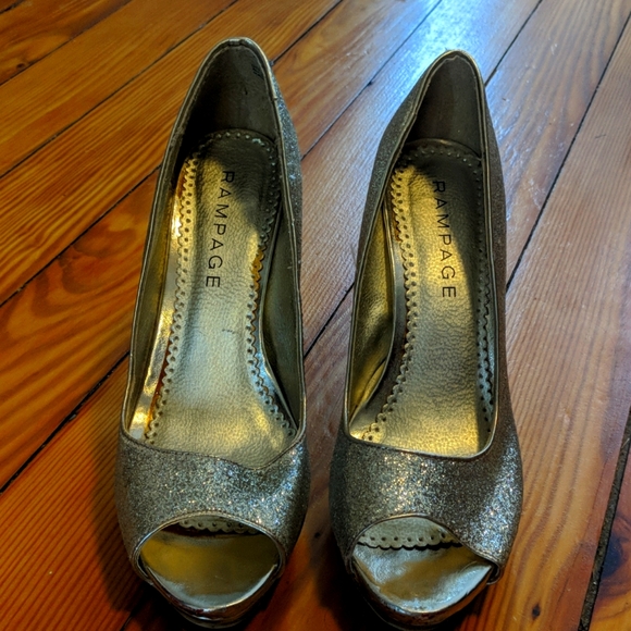 Sexy Gold glitter heels - Picture 1 of 4